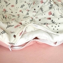 Set lenjerie de schimb pentru patut bebe 3 piese Crengute roz (5)